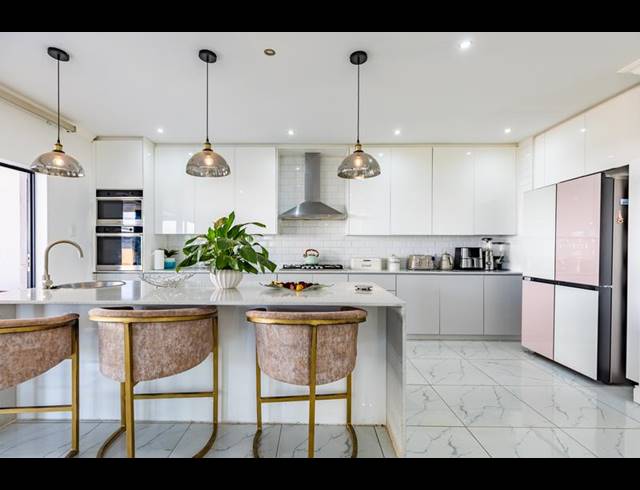 4 BEDROOM HOUSE FOR SALE IN LOMBARDY ESTATE